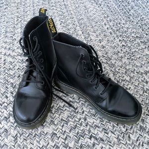 EUC Dr. Martens 8-eye leather boots